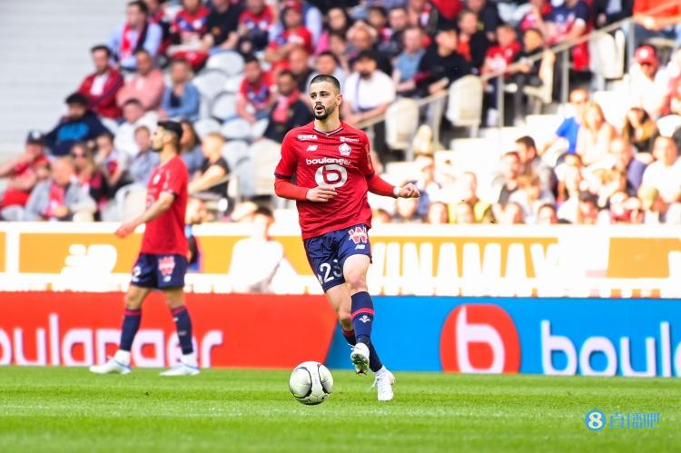 记者:阿森纳就引进里尔前锋哲格洛瓦提出正式报价