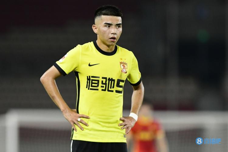 足球报解读艾菲尔丁罚单:暴力行为认定无误,处罚并非过重