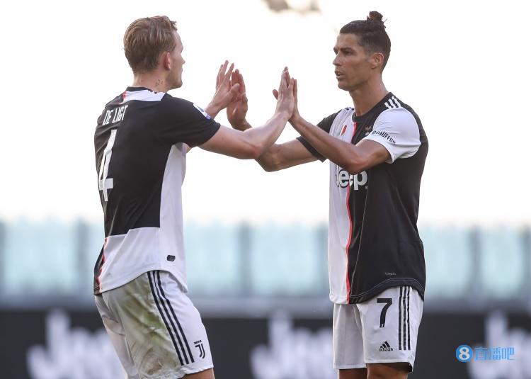 梅西还是C罗？德里赫特：我和C罗一起踢过球，所以选他