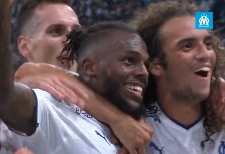 开窍了!塔瓦雷斯法甲首秀破门,连续盘带后逆足远射轰贴地斩