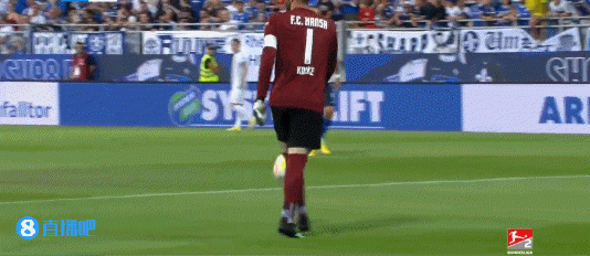 疯狂的足球素材预定?德乙门将指挥队友不顾球,被对手偷袭成功