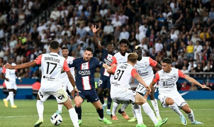 《世界名画》?对手跟着舞,队友在那杵