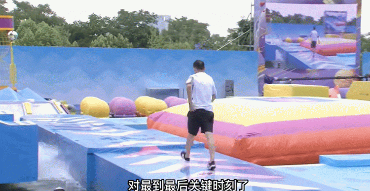 ?都怪..总裁！退钱哥模仿C罗庆祝后落水，痛失双开门冰箱大奖