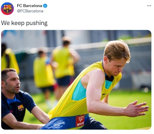 今夏不走了？巴萨社媒晒德容训练照：继续努力??