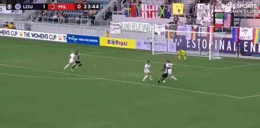 这是什么国际巨星啊!王霜策动,弹射洞穿对手球门