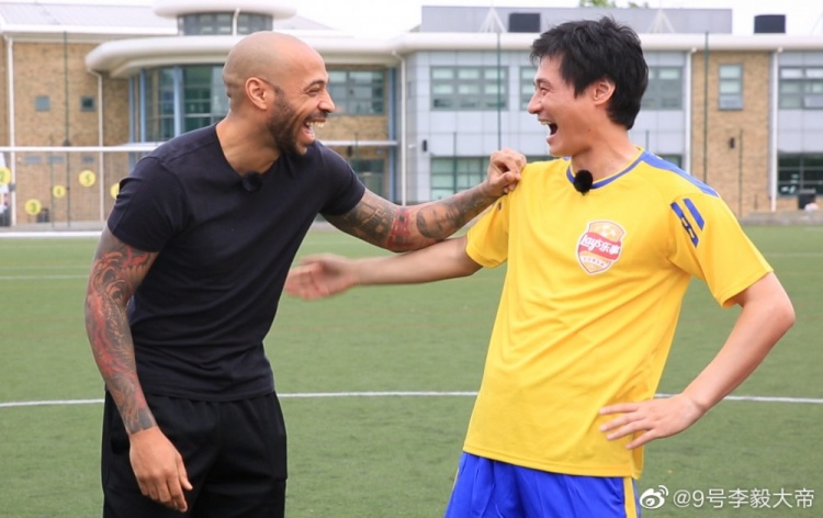 李毅祝福亨利生日快乐,网友调侃:欧亨利与亚亨利亲密互动