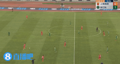 清晨的马路!张琳芃长传助攻,吕文君轻巧一点过人后单刀赴会!