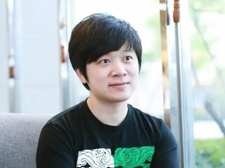 阿布:说实话我在俱乐部浇浇水就行 maokai都已经努力在晒太阳