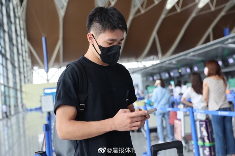 沪媒:陈彬彬今天出发前往日本,租借效力J3富山胜利至今年年底