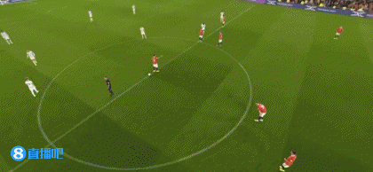 差点啥?曼联开球时战术与梅姆8秒连线一样,但曼联未能发起进攻