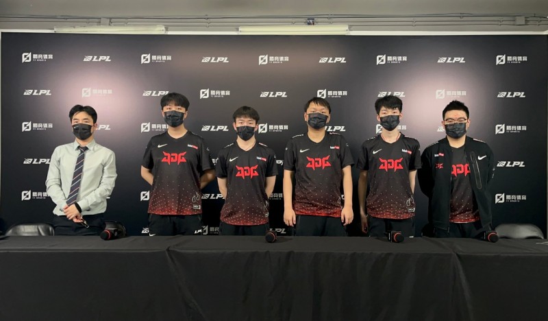 JDG赛后群访Hope:卢娜组合如此强势的原因是因为别的英雄削了