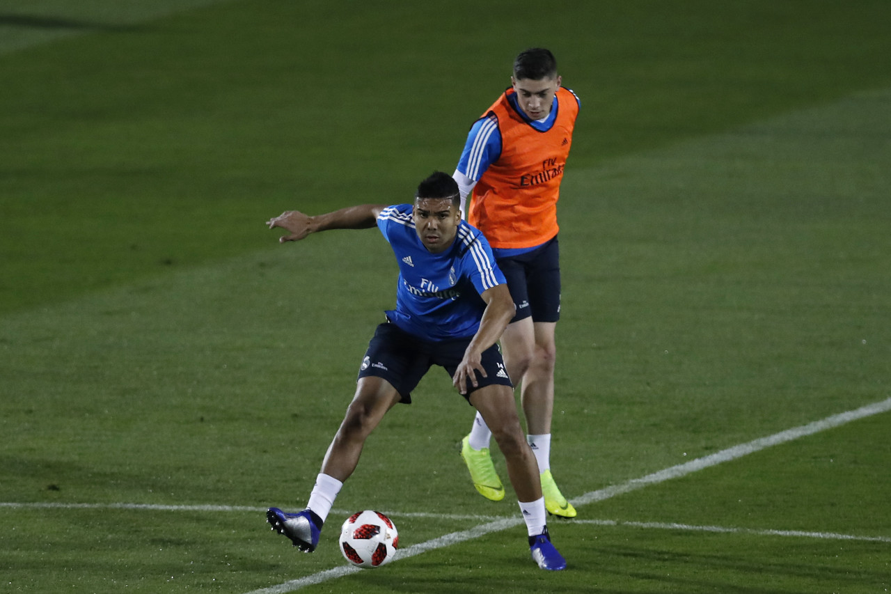 阿斯:曼联为卡塞米罗提供5年合同,球员与皇马解约金10亿欧