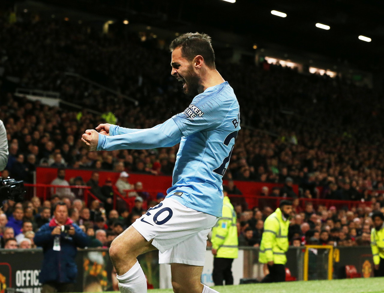 B席：感谢伊蒂哈德球场的每个人，感谢他们给予我的爱与支持