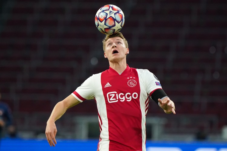 罗马诺:都灵与阿贾克斯商谈900万欧签舒尔斯,已与球员达协议