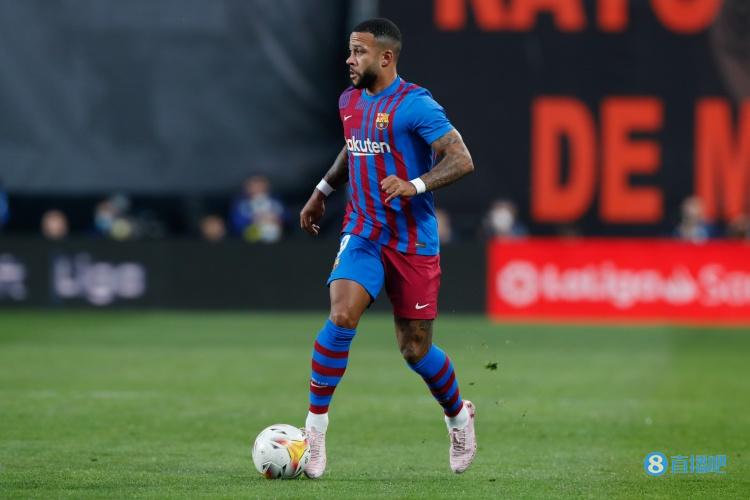 意媒:皇家社会对签德佩很感兴趣,但只会在德佩与巴萨解约后行动