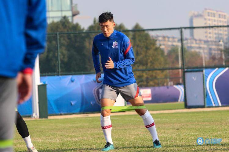 记者:朱辰杰初诊结果为肩锁关节脱位+脑震荡,没有骨折