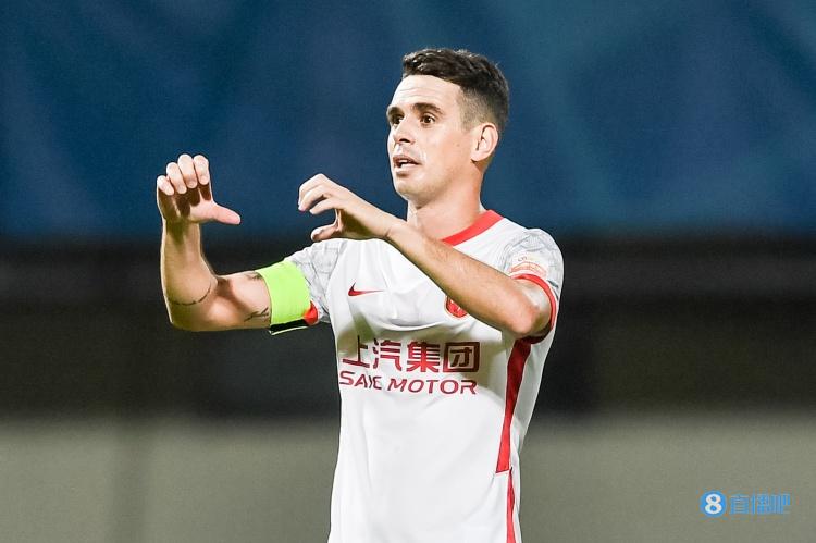 体坛:奥斯卡愿大幅降薪租借至弗拉门戈,海港盼明年初将其召回