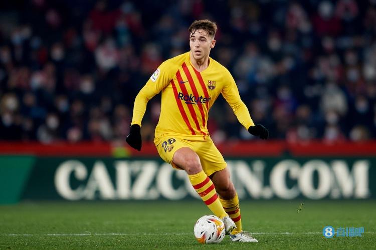 记者：瓦伦西亚接近就租借尼科与巴萨达协议