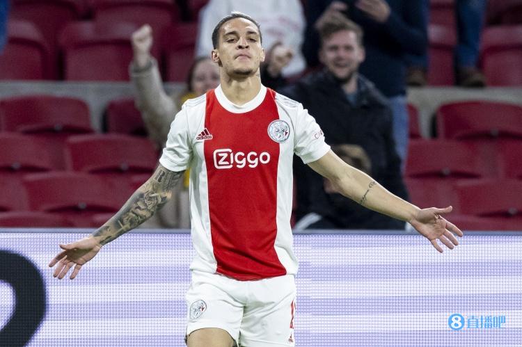 记者:安东尼已在接受曼联体检,有望赶上周四客战莱斯特城