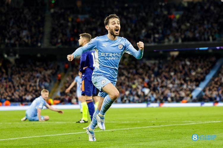 记者：曼城准备好与B席商谈续约，将给球员加薪