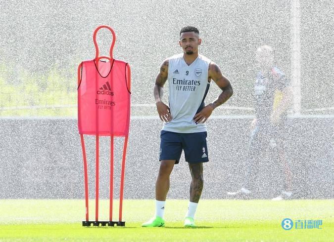 热苏斯：世界杯后认为自己不能踢中锋了，现在我更加自信