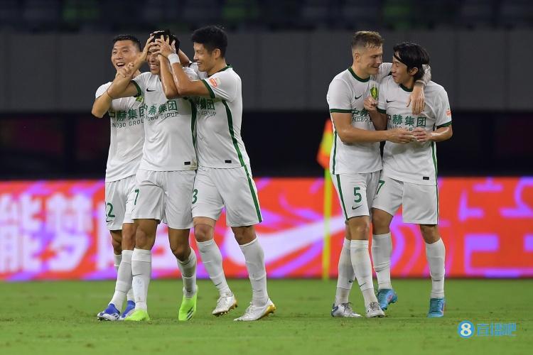 京媒:国安临时教练组带队第一练就采用新装备,将提升训练强度