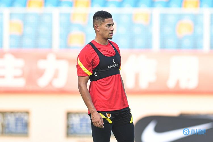 粤媒:方昊、蒋光太可与俱乐部会合,余下大部分国脚留海口酒店