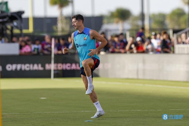 巴萨官方:莱万8月5日17点亮相诺坎普,18点开发布会