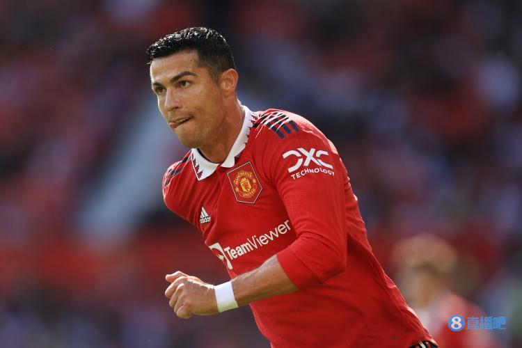 记者：C罗没参加曼联vs哈利法克斯的热身赛