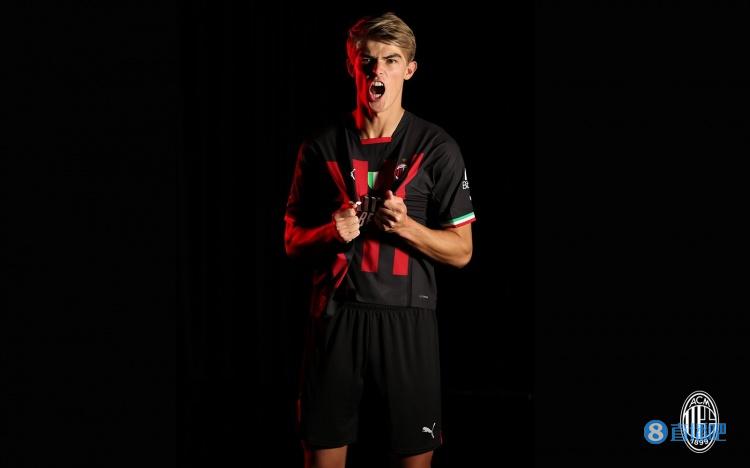 安布：德凯特拉雷具备现代球员特点，他可以踢好边路位置