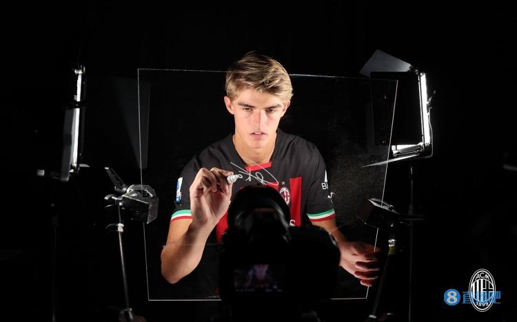 帕齐尼:德凯特拉雷会阅读并理解比赛,他能胜任前锋身后各种角色