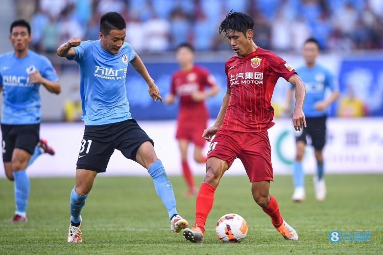 连媒：全华班大连发挥非常完美，配得上全场山呼海啸般的呐喊声