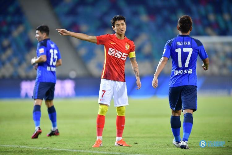 半场-臧一锋任意球造险刘世博力保球门不失 广州暂0-0沧州雄狮