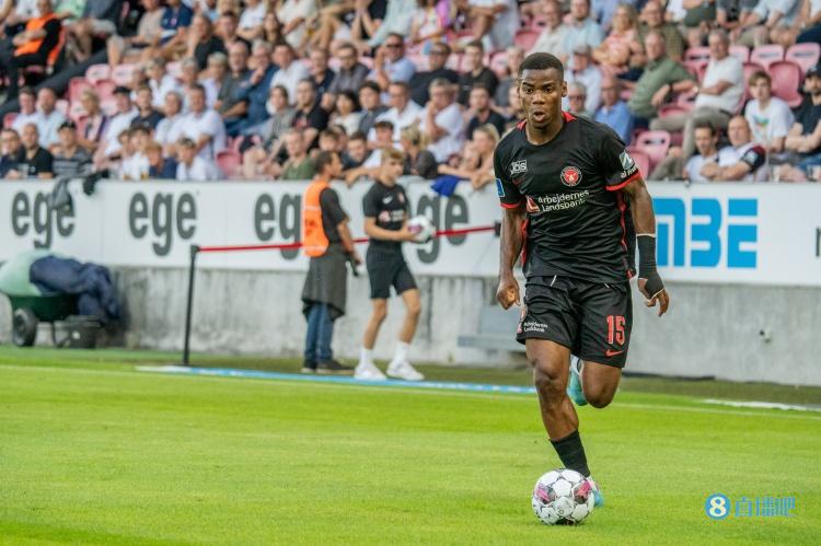 迪马:米兰仍视昂耶迪卡为中场引援首选,想降低中日德兰的要价