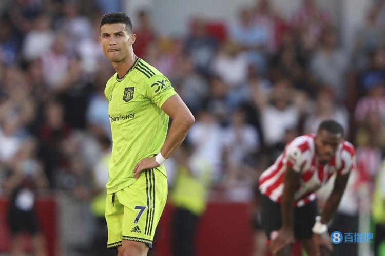 TA：若买前锋滕哈赫或同意C罗离队，目前无球队向曼联表示有意C罗