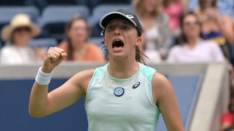 波兰女网名将斯瓦泰克问鼎美网,莱万祝贺:真为你感到高兴