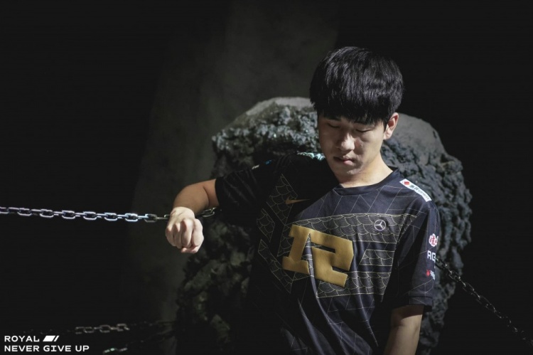 RNG拍摄花絮：坚定的目光，我们阔步向前