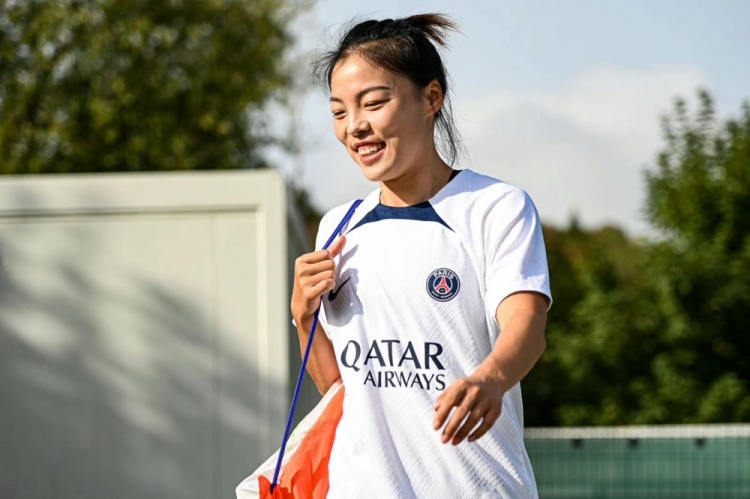李梦雯替补登场,上演法甲女足联赛首秀