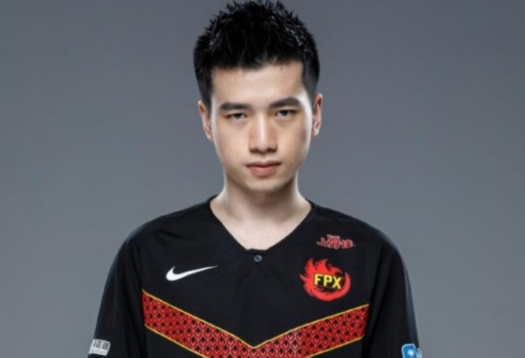 Xinyi乐观预测S赛四强三支LPL Doinb开启钓鱼：你觉得谁不能进呢