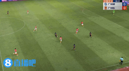 宋文杰禁区内扣球后被放倒,裁判在VAR提示下没有判罚点球