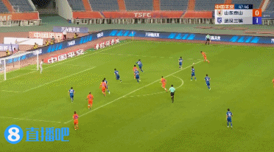 替补也稳健!吉翔、孙准浩先后轰远射,三镇二门吴飞均神勇扑出