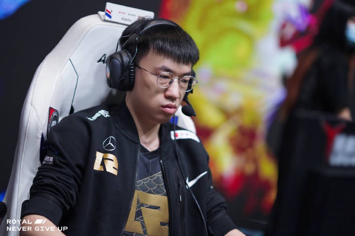 小虎看AJ从总部带走银龙杯:AJ是不是唯一在这打上单没拿冠军的