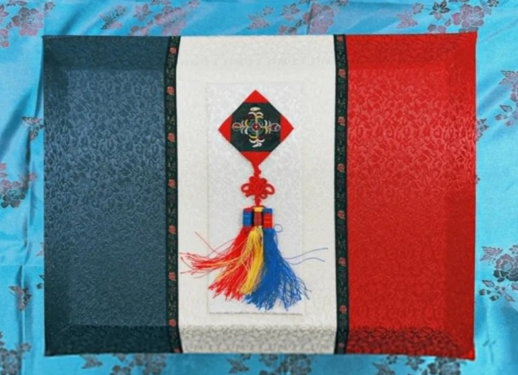 DRX官推晒Gen夺冠年糕礼盒：祝你们在世界赛上取得好成绩