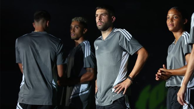 哈维原则上会延续轮换政策,皮克和阿尔巴或获得更多上场时间