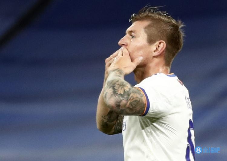 记者:皇马在与克罗斯谈续约,双方对很快达成协议持乐观态度