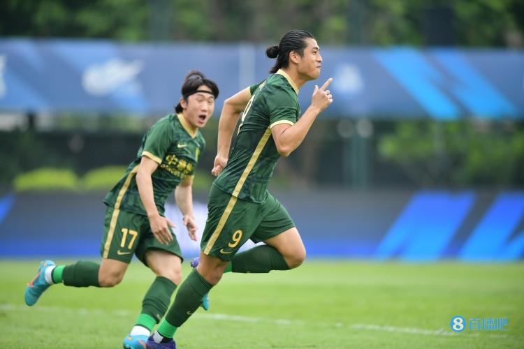 北青:张玉宁创中超个人进球纪录,肩负带领国安向前冲的责任