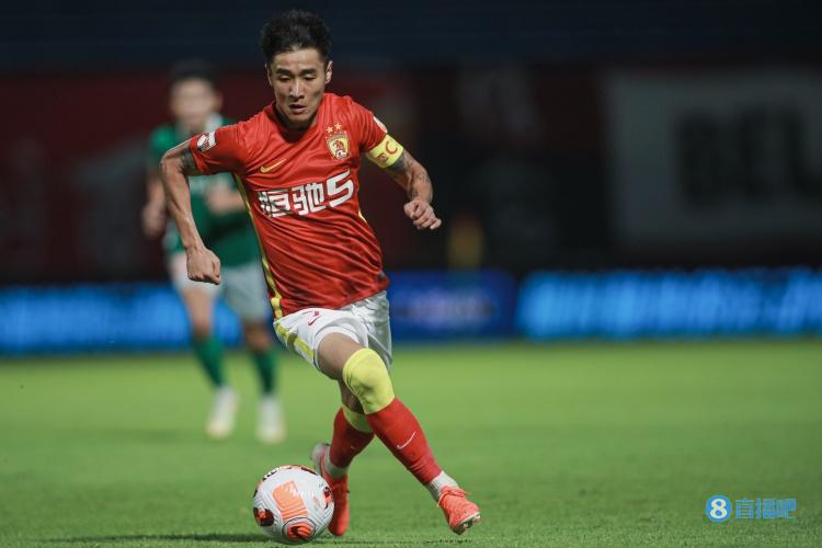 粤媒:广州队本土防线难挡外援冲击 反击有特点但效率需提升