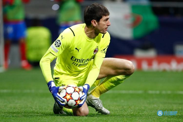 队记:迈尼昂可能缺阵1个月 米兰考虑将塔塔鲁萨努加入欧冠名单