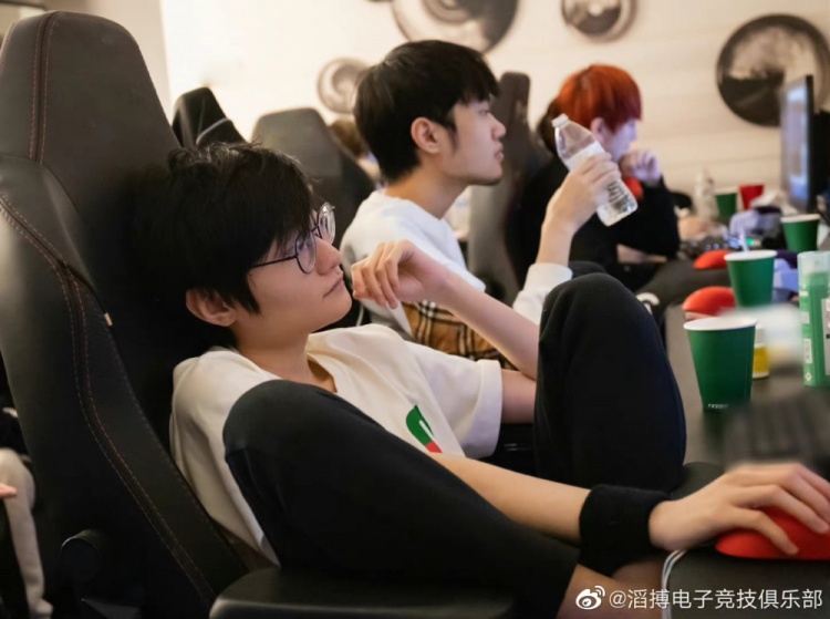 TES训练赛返图：专心致志，全心投入，锤炼只为赛场出彩