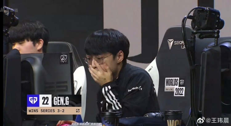 体坛周报记者：Canyon和Showmaker悲壮的像是史诗故事里的英雄